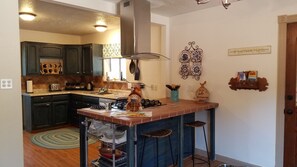 Kitchen with Gas cook top/oven, other small appliances, Breakfast Bar