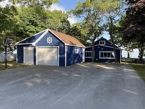 Front of cottage with basketball hoop.