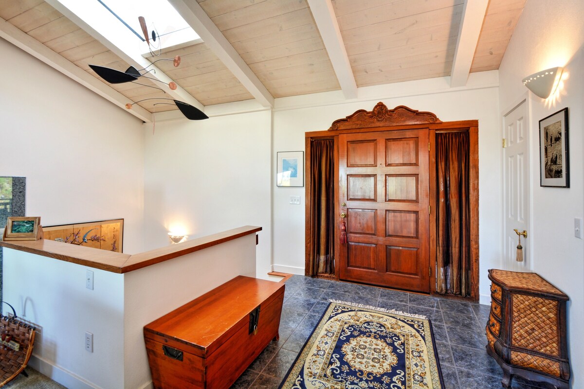 Peaceful Sanctuary in Pebble Beach – Great Ocean Views, Great Location! 4br/2ba