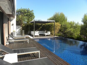 Lounge area next to the infinity pool