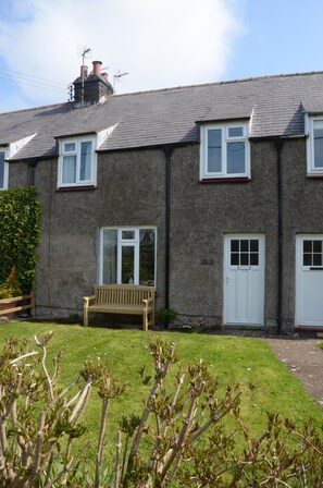 Cottage with private front garden