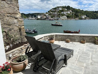 Stunning waterfront apartment in Dartmouth, water access, wifi, mooring