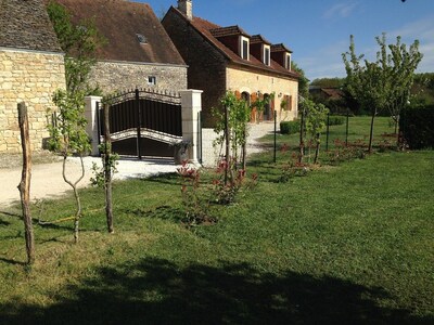 Hermosa casa de campo cerca de Sarlat en el cruce de Lot y Corrèze