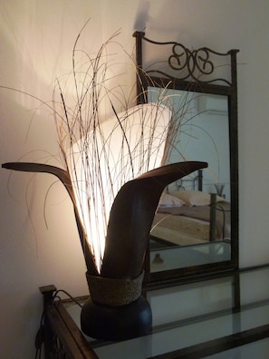 Coiffeuse et décoration dans la chambre parentale
