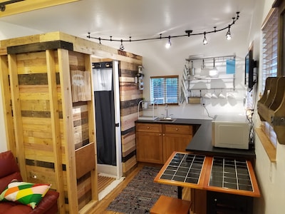 Tiny Home in the Heart of the City- ECO FRIENDLY