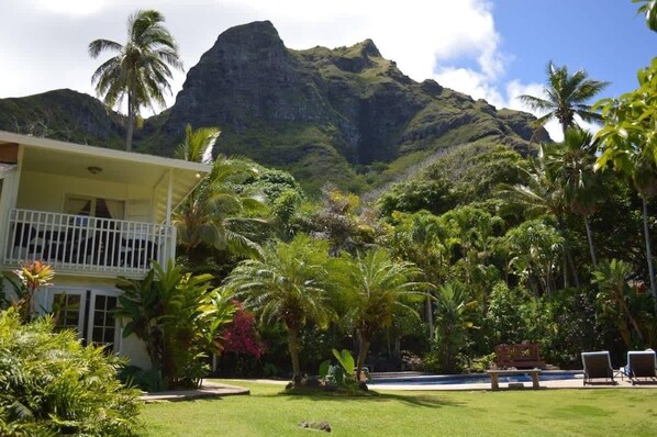 Framed by the Koolau mountains