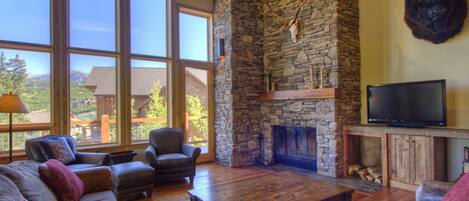 Spacious living area with vaulted ceilings