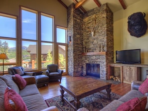 Spacious living area with vaulted ceilings