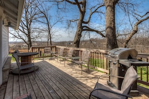 Come and relax on the large deck with magnificent views.