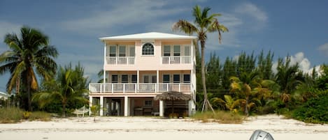 Abaco Palms & Carolina Skiff. Expansive views - steps to the beautiful water!