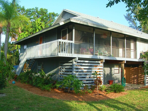 Mango House Lanai - faces West - breathtaking sunsets!