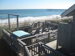 steps to the beach and 9th house north of pier