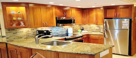 Complete gourmet kitchen with all the amenities!!!