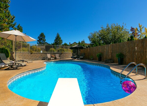 Beautiful pool open high season shared with just one other unit