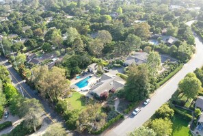 Ariel photo of the property. We are located in the Hedgerow neighborhood.