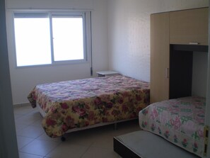 quarto com cama box Queen Size de casal  e bicama