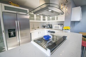 Upgraded Kitchen with all New Appliances