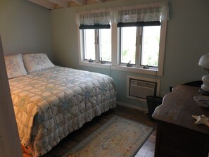 Master with queen size bed and AC.