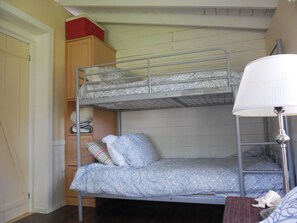 Front bedroom bunks.