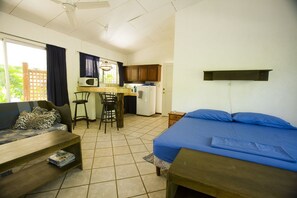 The 'Blue' cabina with King-size bed.