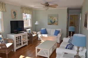 1st floor - spacious family room with flat panel TV.