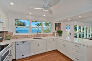 Wailea Sunset Bungalow - Fully Equipped & Remodeled Ocean View Kitchen