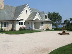 Driveway Entrance with Fountain