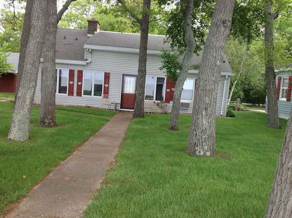 Cozy, relaxing cottage on beautiful Saginaw Bay.