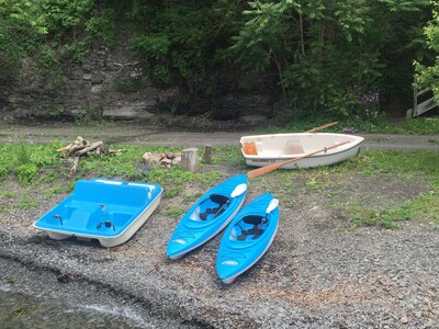 Lakeside Home w/ Sunset View, 4 Kayaks & Peddle Boat