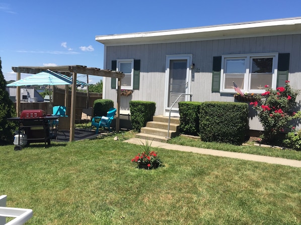 West Cottage has pergola (stocked July->Sept)