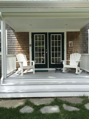 Sit, relax and enjoy the lovely porch. Great for morning coffee & reading.