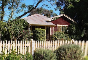 Dwellingup Mill House in late summer