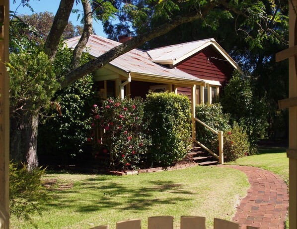 Summer at Dwellingup Mill House