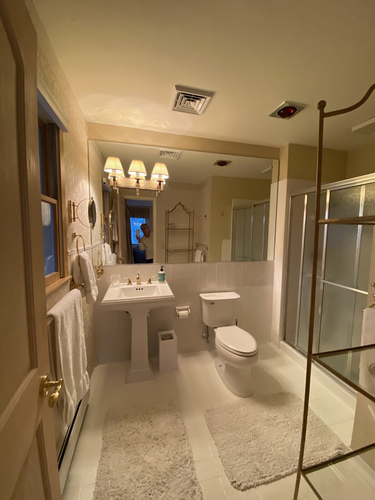 Lenox, private setting, close to Tanglewood rents by month
