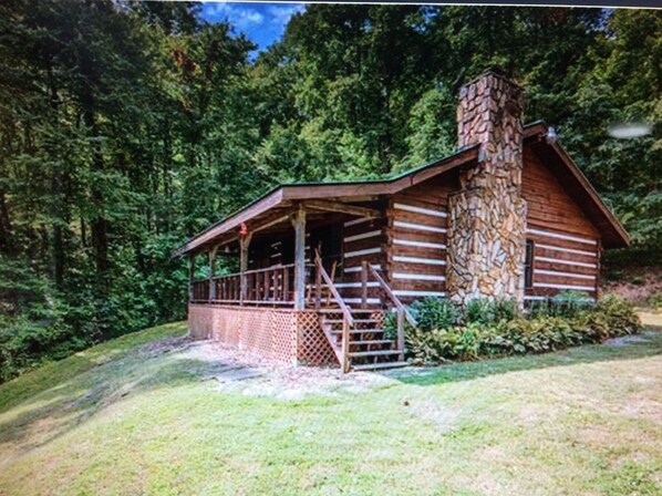 Cozy Authentic Log Cabin