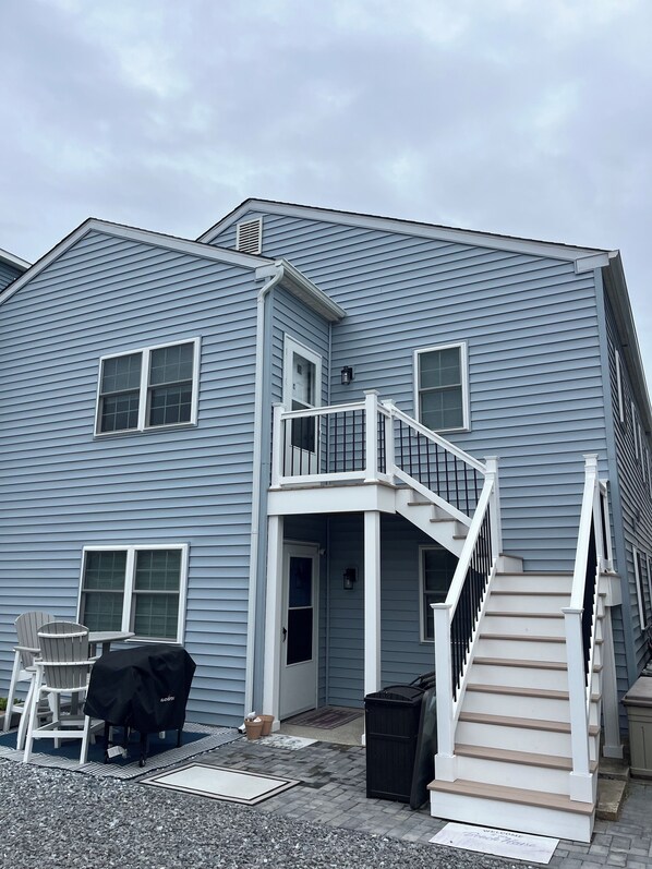 Top floor, private rear entrance