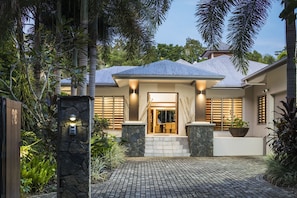 Absolute beachfront holiday house near Port Douglas
Pearl on Newell Beach