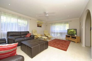 Large lounge room with seating for 9 people incl. TV and DVD plus Optus Fetch .