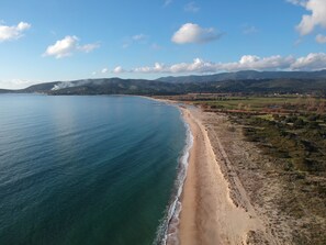 vue par drone de la plage de abbartello
en décembre 2019
