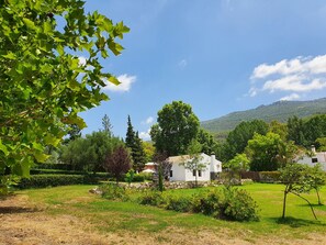 detalle de casa los perales del molino  y jardin