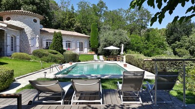 Hervorragender Villa-Sonnenpool, ruhiger Garten und Meerblick auf den Höhen von Nizza