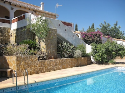 Villa Con Piscina, Zona tranquila con vistas espectaculares del mar, valle y colinas,