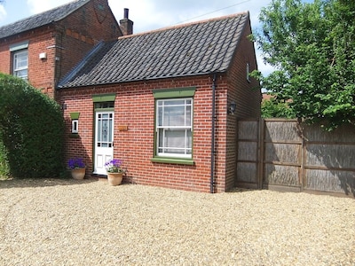 Delightful, dog-friendly, peaceful accommodation for two with off-road parking.