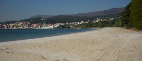 Vista Escarabote desde playa Barraña