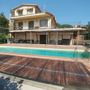 OFFER 10/09 to 22/09 Comfortable house, swimming pool, garden and parking