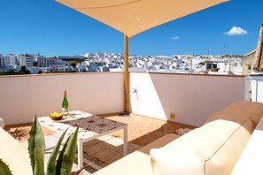 Vejerísimo - Rooftop terrace with views to the old city wall and old town