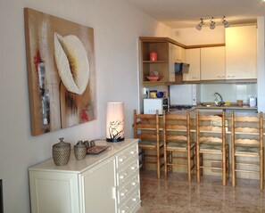 Living Area with breakfast bar and kitchen