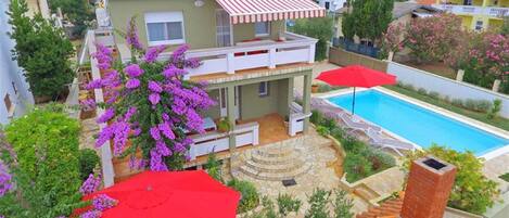 Villa Goga with heated pool 