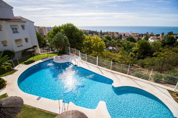 Private housing state´s pool 90metres from apartment