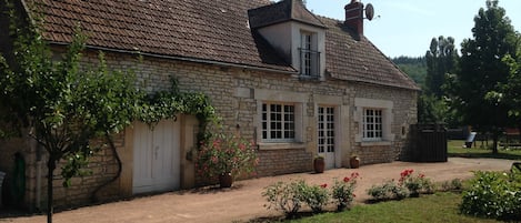 côté sud-ouest et jardin